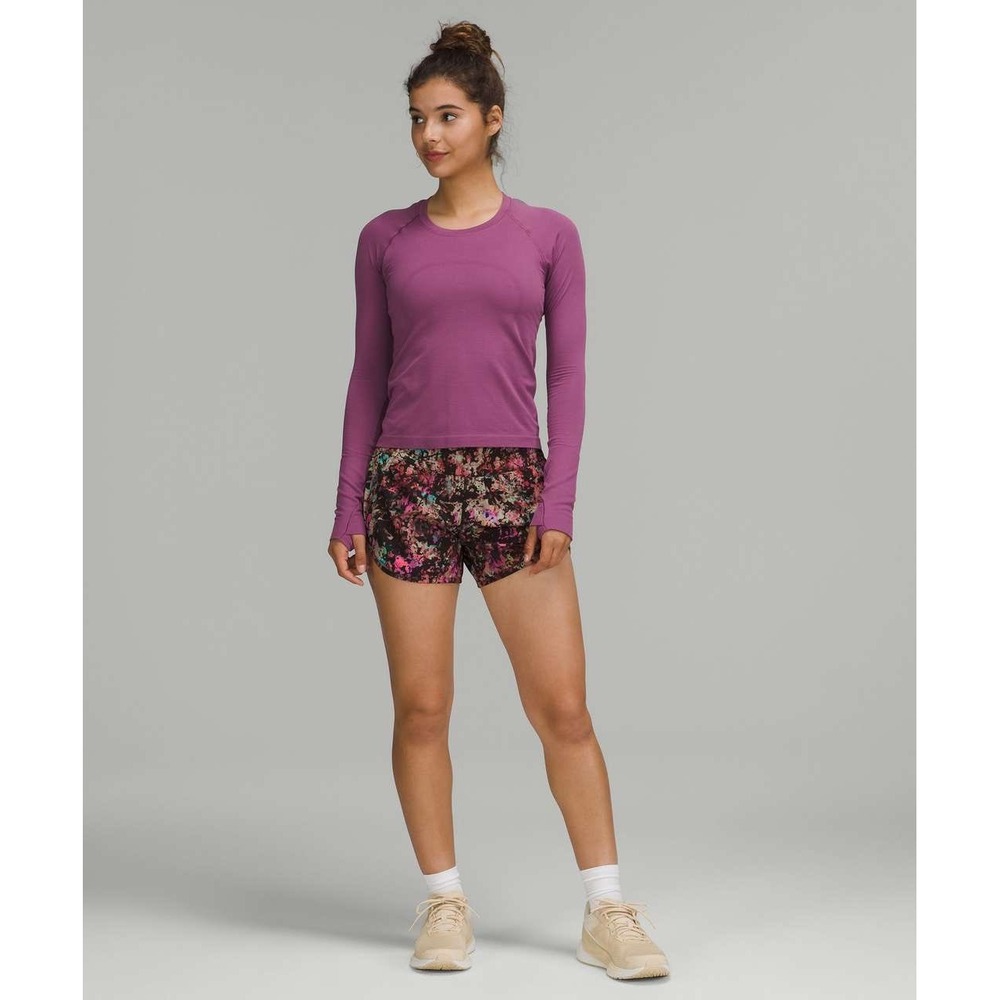 Lululemon Tracker Low-Rise Lined Short 4"
Stencil Blossom Red Multi Size 18